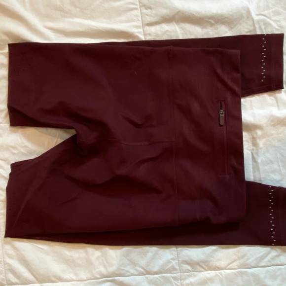 Lululemon - Picture 2 of 6